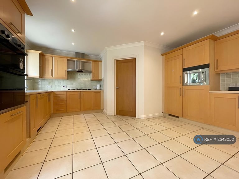 5 bedroom house in Willowmead Close, Runcton, Chichester, PO20 (5 bed) (#2643050)