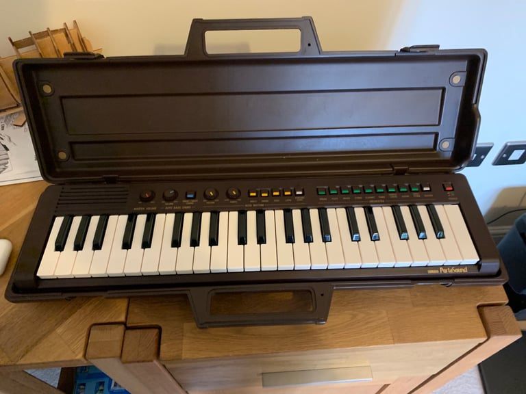 Yamaha Portasound Electric Keyboard
