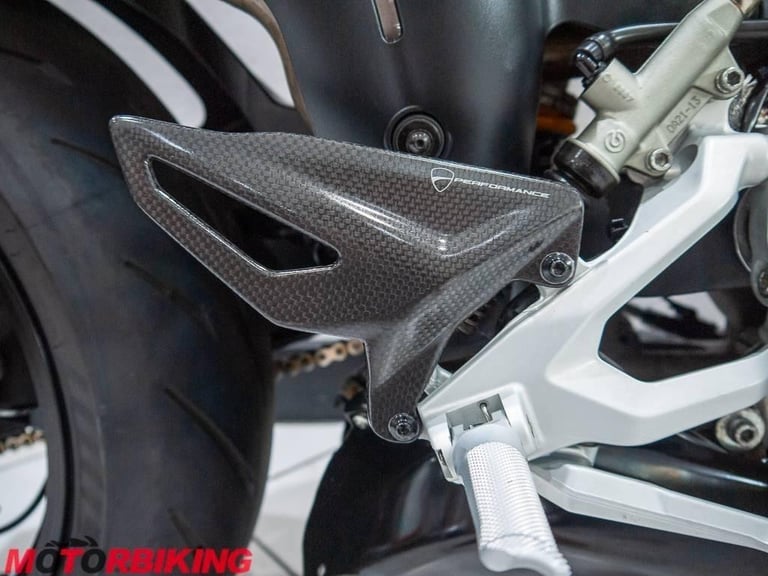 2020 (70) Ducati Streetfighter V4S - Beautiful bike with extras & Ducati history