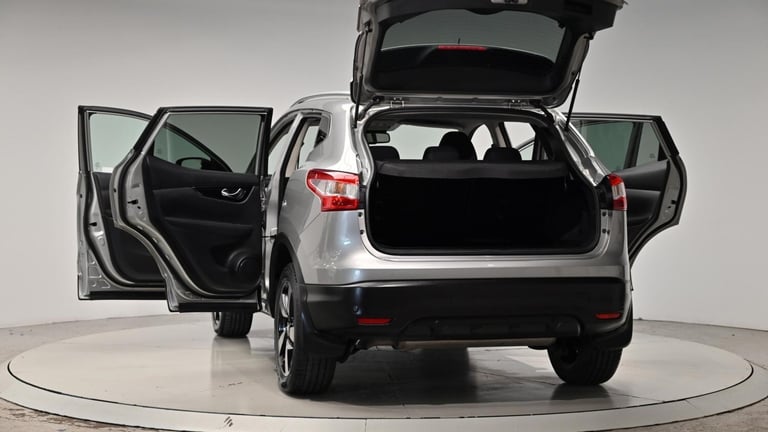 2015 Nissan Qashqai 1.6 dCi n-tec+ XTRON 2WD Euro 6 (s/s) 5dr HATCHBACK Diesel Automatic