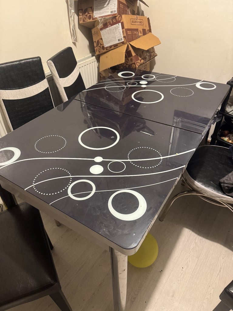 Dining table with 3 chairs 