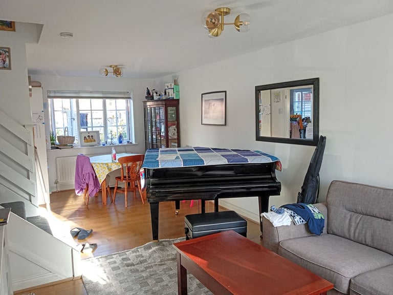 Single and sunny Exterior room