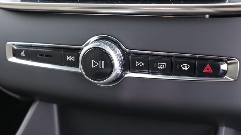 2025 Volvo XC90 T8 PHEV AWD Ultra Dark (Sunroof, 360 Camera, Bowers &amp; Wilkins Sound) ESTATE P...