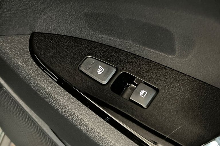 2023 73 KIA SPORTAGE 1.6 T-GDI 13.8KWH 3 SUV 5DR PETROL PLUG-IN HYBRID AUTO AWD 