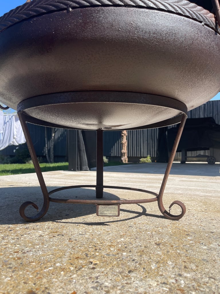 Kadai fire pit with hanging tripod 