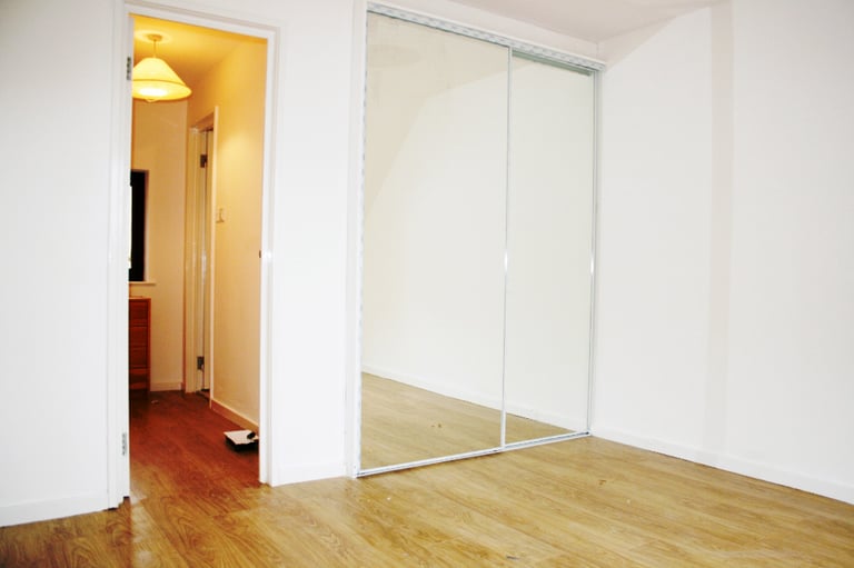 Very large two bedroom, two bathroom apartment Docklands E14