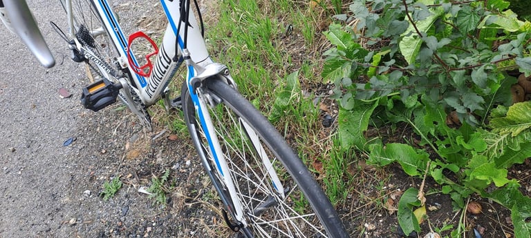 Specialized Allez Sport aluminium frame racing bike upgraded 