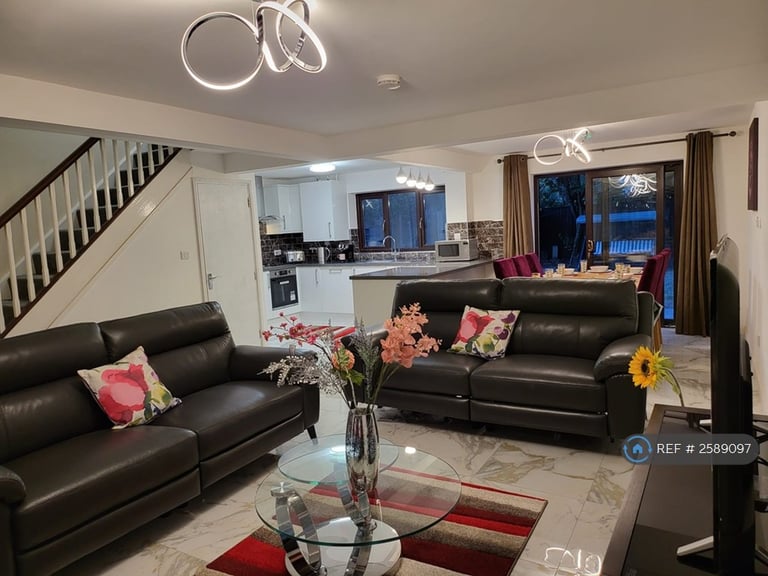 4 bedroom house in Wilkinson Croft, Birmingham, B8 (4 bed) (#2589097)