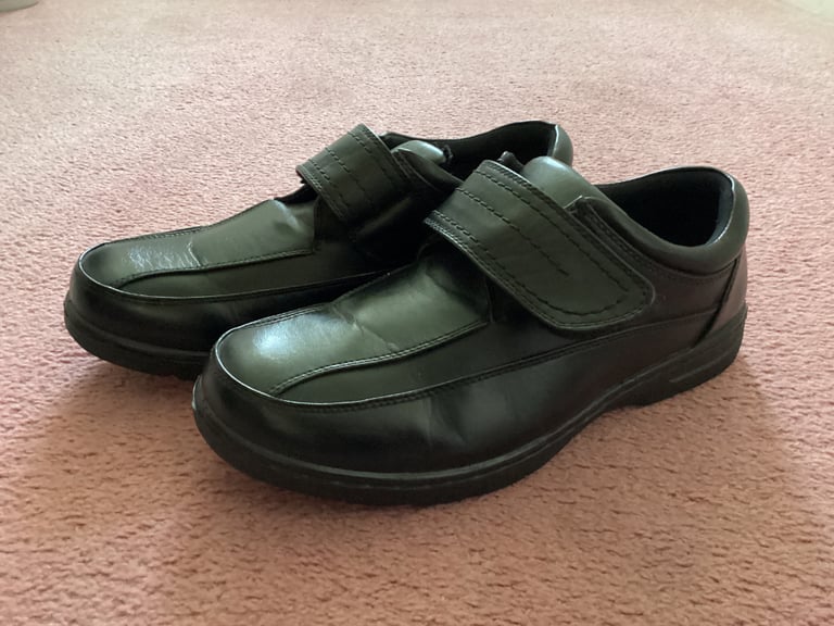 Men’s Size 9 Black Shoes with Velcro fastening