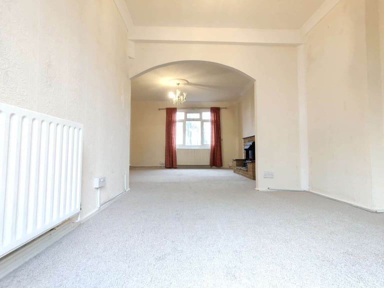 3 BED HOUSE TO LET IN MORDEN FEW MINS FROM TUBE £1890