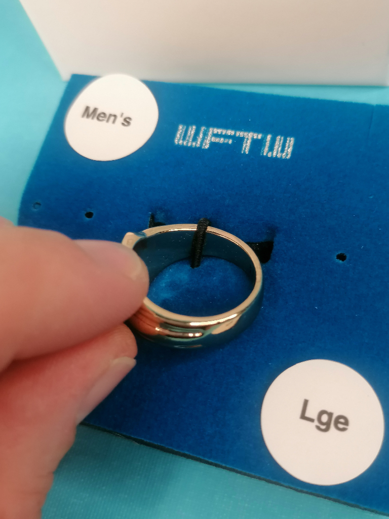 BRAND NEW  Large Man's  snake ring in box.