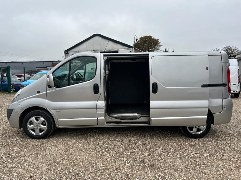 2013 Vauxhall Vivaro 2.0 2900 CDTi Sportive FWD L3 4dr PANEL VAN Diesel Manual