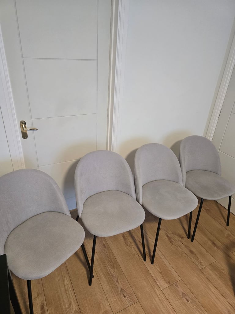 image for 4 dinner table chairs