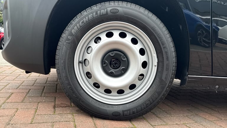 2025 Peugeot Partner 1.5 BlueHDi 950 Professional-Plus Long Panel Van 6dr Diesel Manual LWB Euro ...