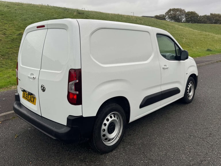 2019 Vauxhall Combo 1.5 Combo 2000 Edition S/S Auto Panel Van Diesel Automatic