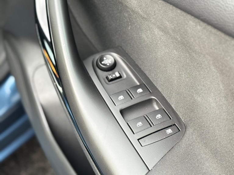 2016 Vauxhall Astra 1.4i Turbo SRi Nav Euro 6 5dr HATCHBACK Petrol Manual