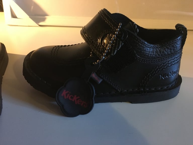 Kickers shoes Unworn Brand New SIZE UK 7 US 8 EURO 24 BLACK LEATHER 