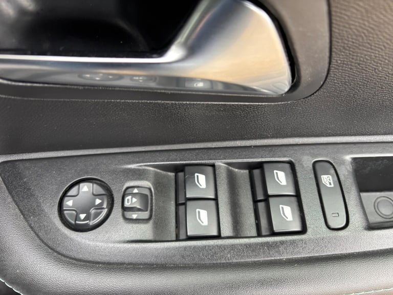 2023 Peugeot 208 1.2 PureTech 100 Allure Premium + 5dr EAT8 HATCHBACK PETROL Automatic