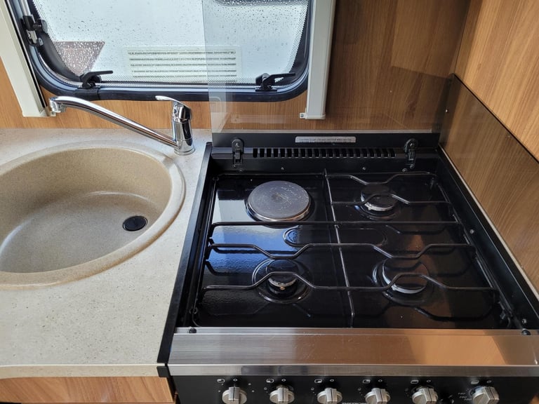 Swift Challenger Sport 584 2013 Single Axle 4 Berth - Motor Mover, Island Bed