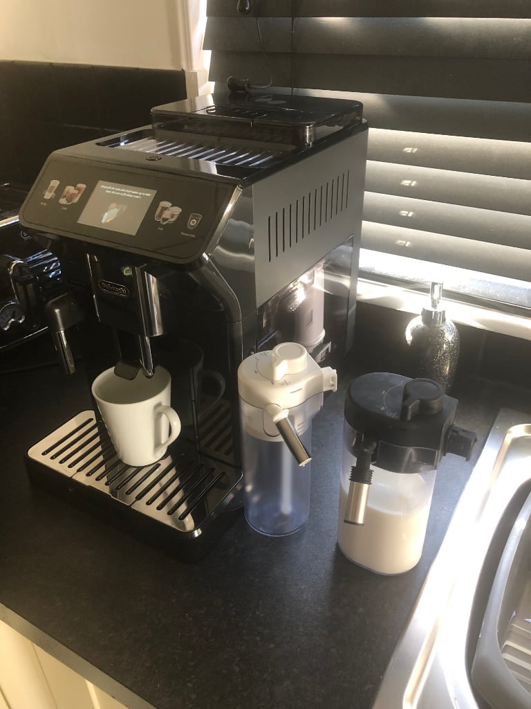 Delonghi eletta explore coffee machine 
