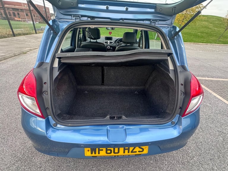 2011 Renault Clio 1.6 VVT Initiale TomTom Auto Euro 5 5dr HATCHBACK Petrol Automatic