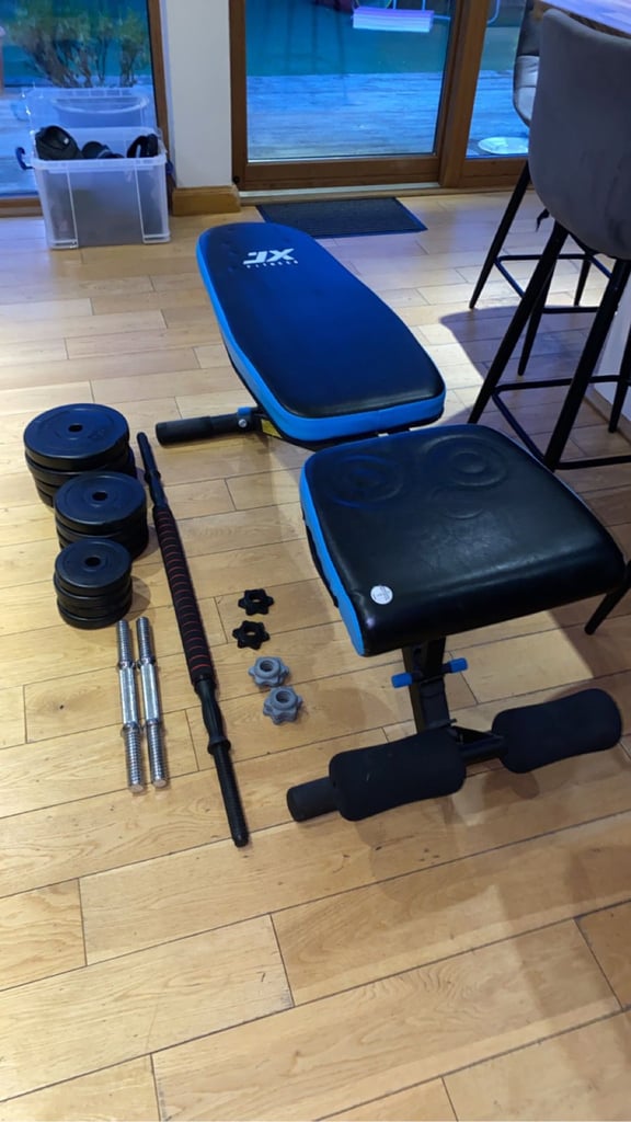 Weights bench and selection of weights
