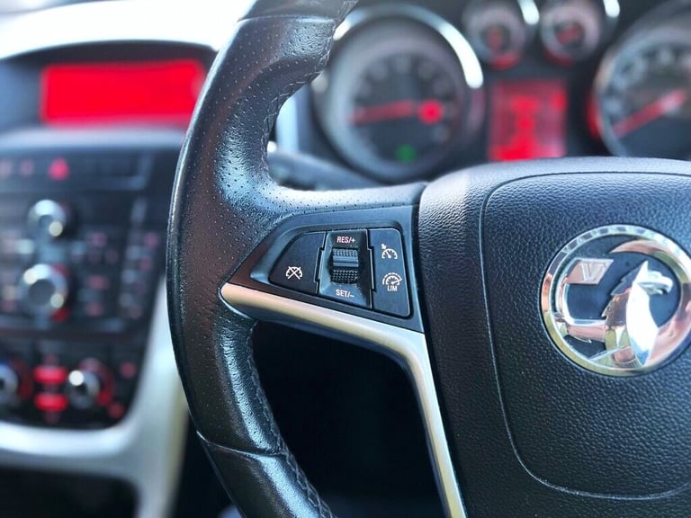 2014 Vauxhall Astra 1.6 SRi Manual 70,000 Miles . 5dr . Good Mileage . CHEAP on Fuel . HATCHBACK ...