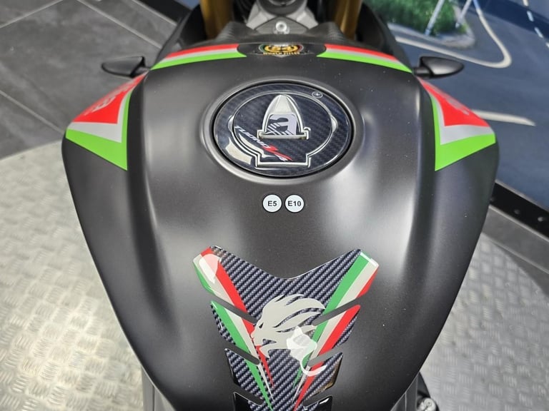 APRILIA TUONO V4 1100 FACTORY