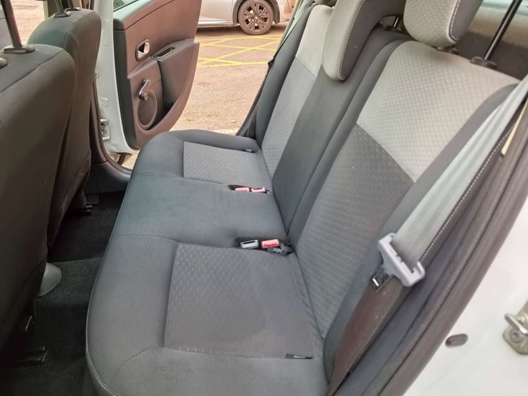 2009 Renault Clio 1.1 Clio Expression 16v 5dr Hatchback Petrol Manual