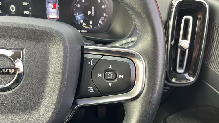 2020 Volvo XC40 Momentum B4 AWD mild hybrid ESTATE Petrol/Electric Hybrid Automatic