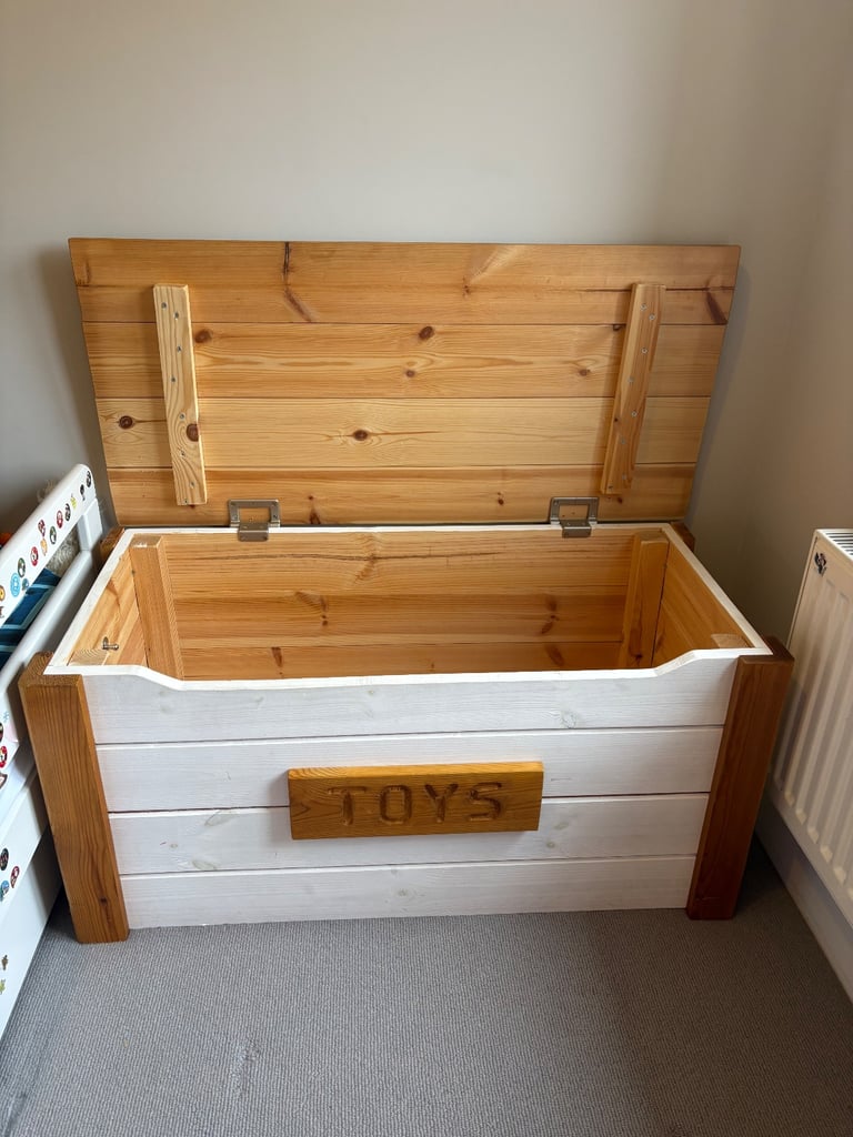 Kids toy chest