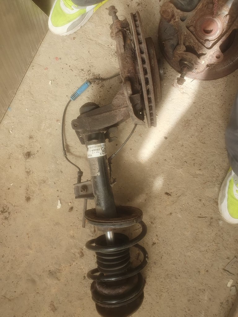 Mini one strut leg, o/s/f front complete used condition 