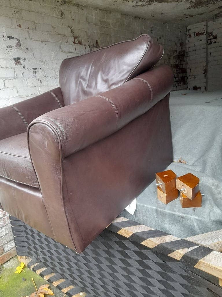 SOFA AND EXTENSION LEAD 