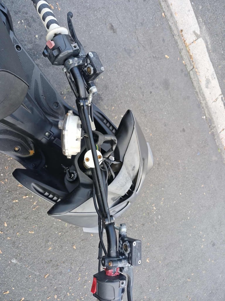 Yamaha Aerox NS50, 2016, 49 (cc)