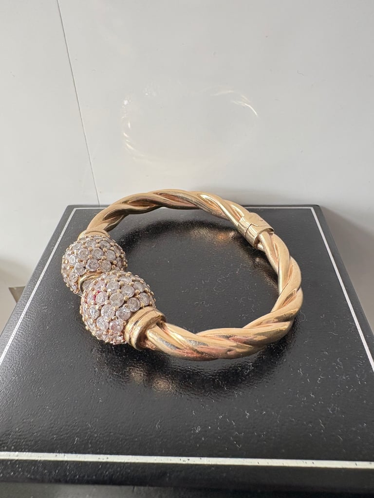 9ct gold bangle 33.8 grams