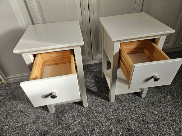 Wooden Bedside Tables in white (Pair)