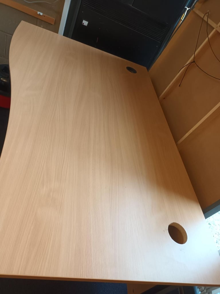 2 desks for sale in very good condition