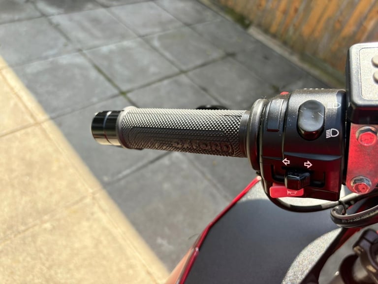 2007 / 07 Triumph Sprint 1050 £1900 Red 42803 miles.