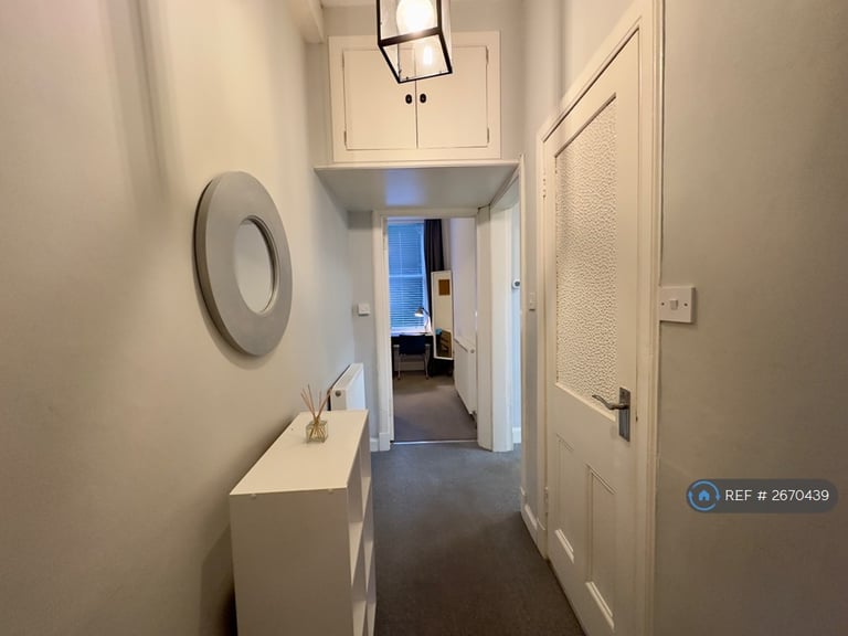 2 bedroom flat in Caledonian Road, Edinburgh, EH11 (2 bed) (#2670439)