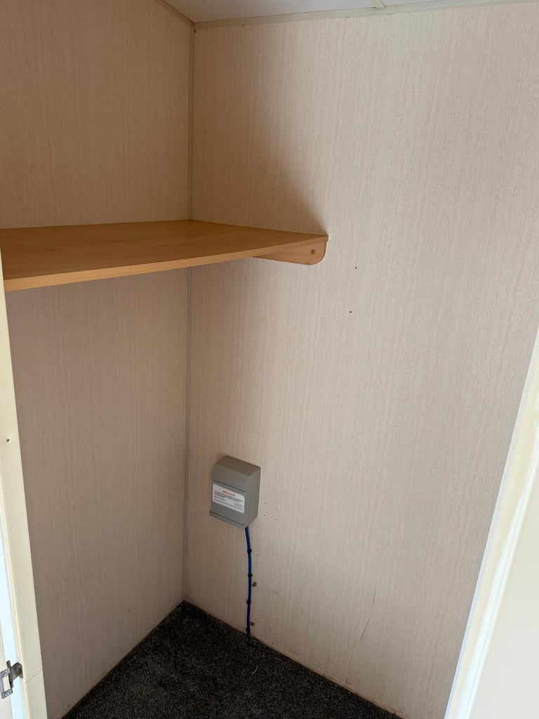 CHEAP CARAVAN FOR SALE OFF SITE 32FT X 12FT X 2 BEDROOMS / PRIVATE LAND