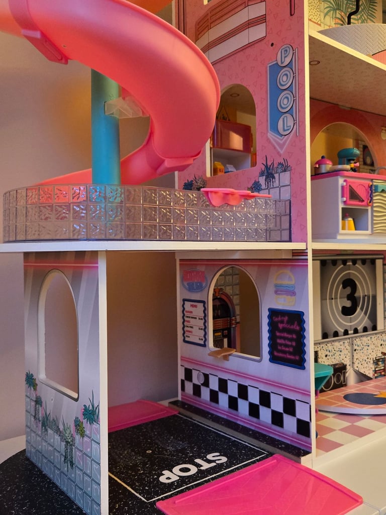 LOL Surprise! Fashion Dolls House of Surprises and LOL Surprise! Car-Pool Coupe