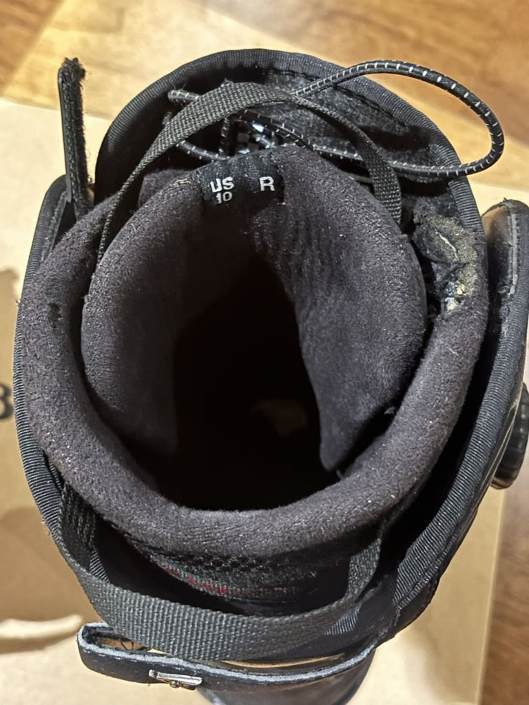 🏂 Vans Snowboard Boots – Male Size US 10 / UK 9  (Fits Shoe Size UK 7-8.5) - £25