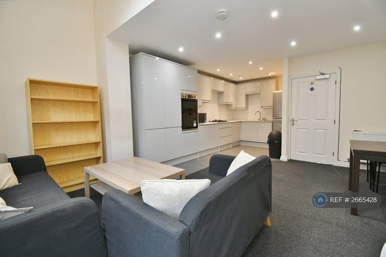 6 bedroom house in Gordon Street, Leamington Spa, CV31 (6 bed) (#2665428)
