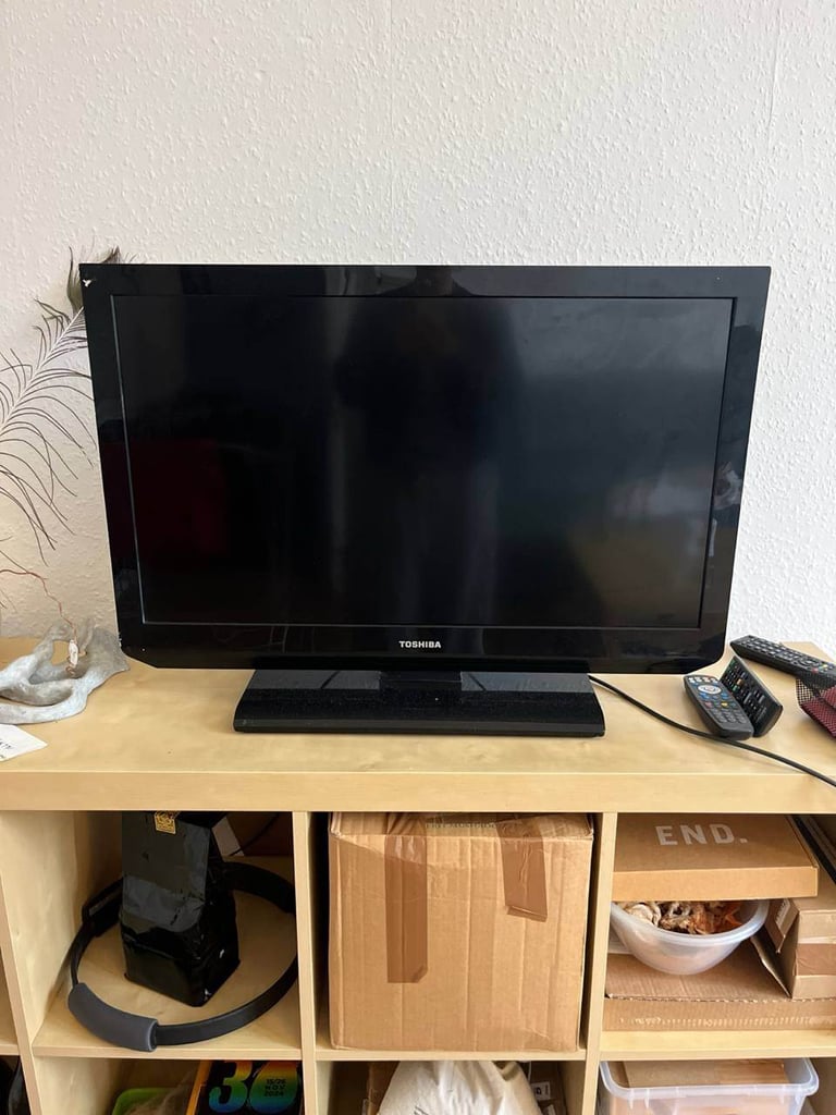 Toshiba 32-inch HD-Ready LED television (32EL833)