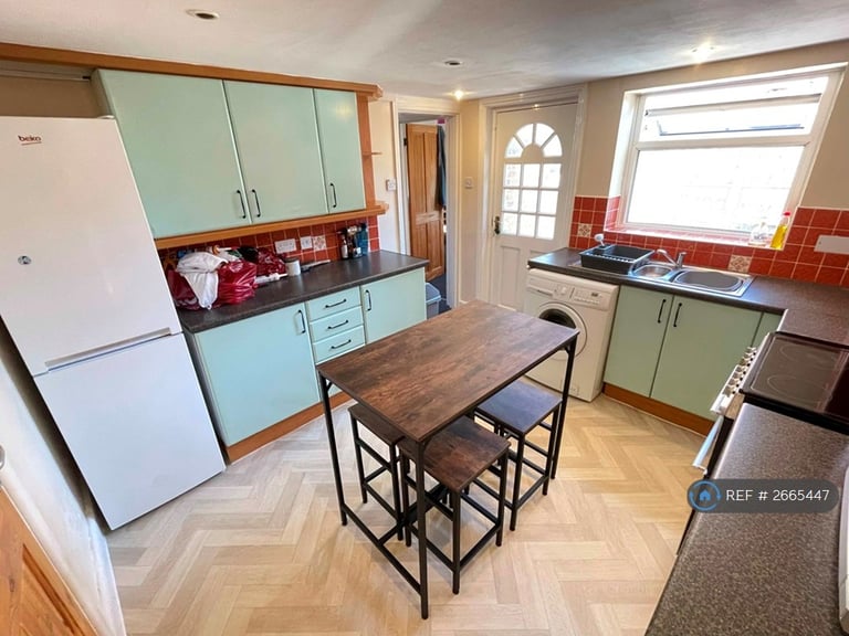 4 bedroom house in Melville Road, Bournemouth, BH9 (4 bed) (#2665447)