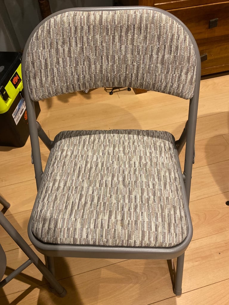 Foldable chairs with fabric cover 