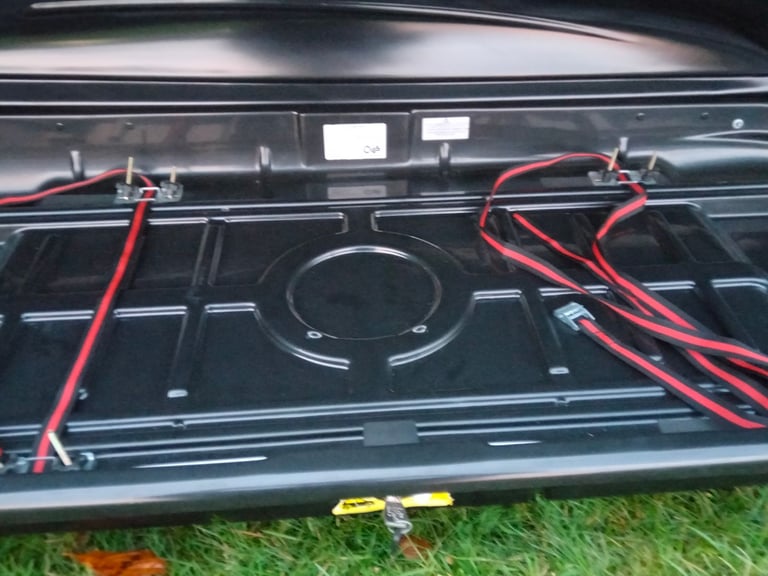 Car roof box 