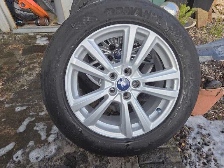 Ford kuga alloys and tyres 17in for sale 