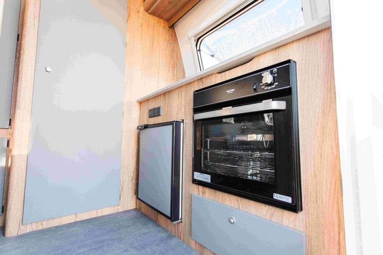 Freedom Jetstream First Class - Lightweight two berth caravan with bathroom
