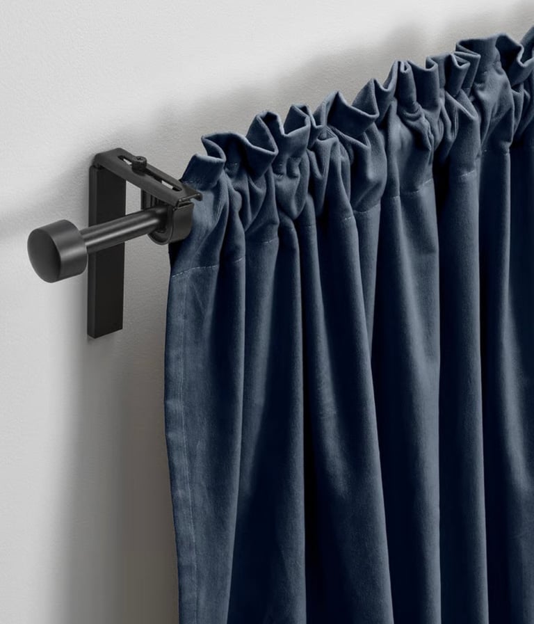 Pair of lined velvet curtains 